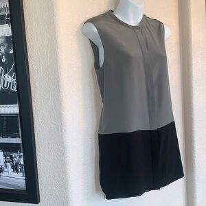 VINCE long silk blouse, sleeveless, color block, hidden buttons, slits. M EUC